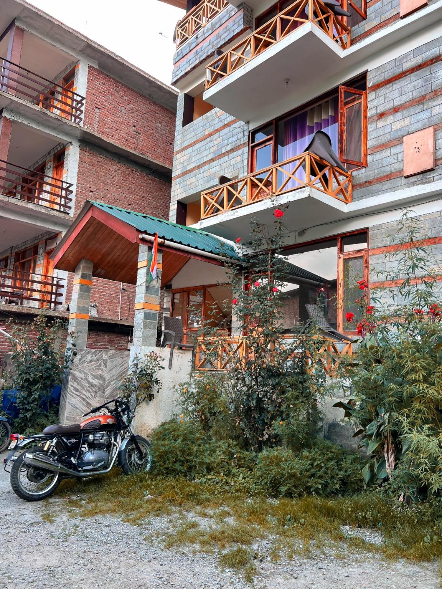 הוסטל Yolo Backpackers - Manali מראה חיצוני תמונה